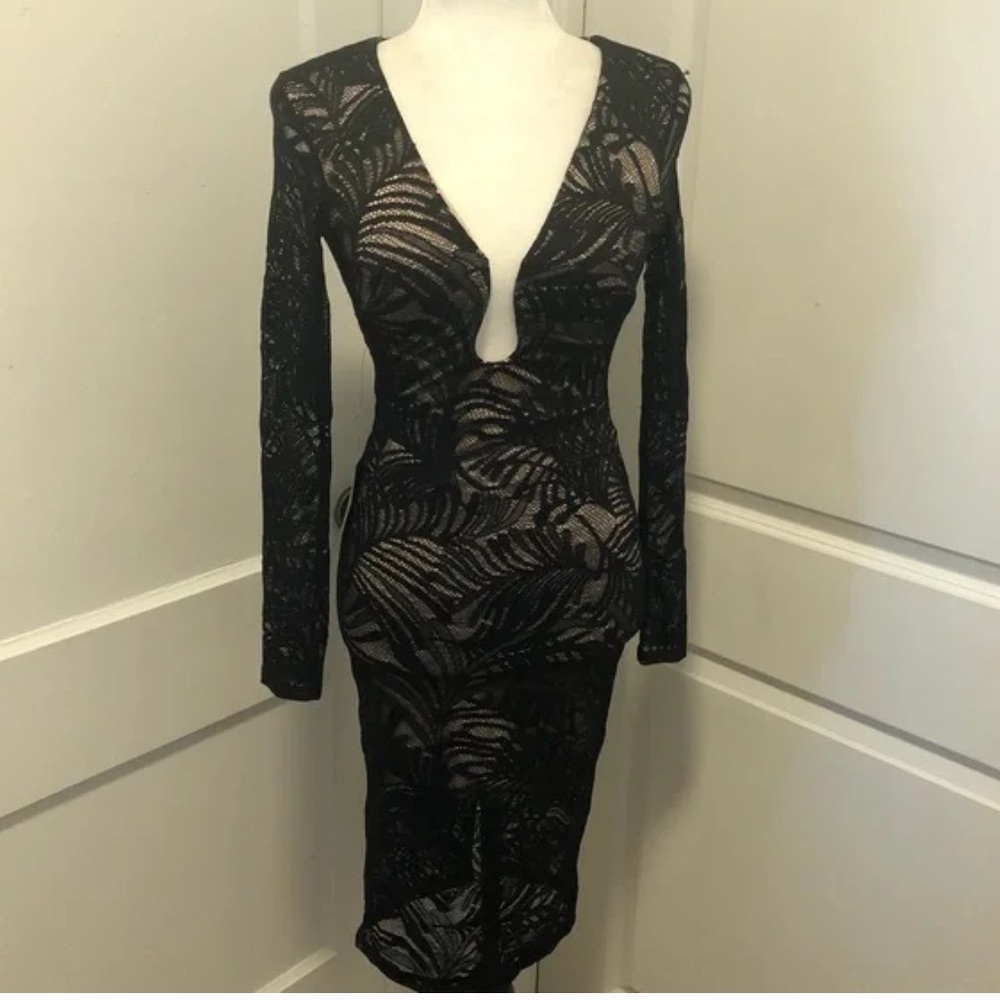 Bebe Black Lace Dress Tan Underlining Low Cut V-Neck Longsleeve lace sleeves XXS